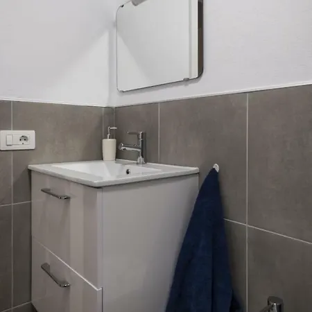 Full Center Of Americas, Renovated, High Floor Apartment