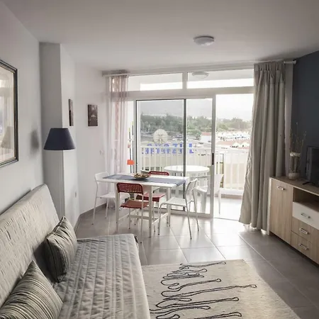 Full Center Of Americas, Renovated, High Floor Apartment *