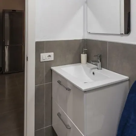 Full Center Of Americas, Renovated, High Floor *